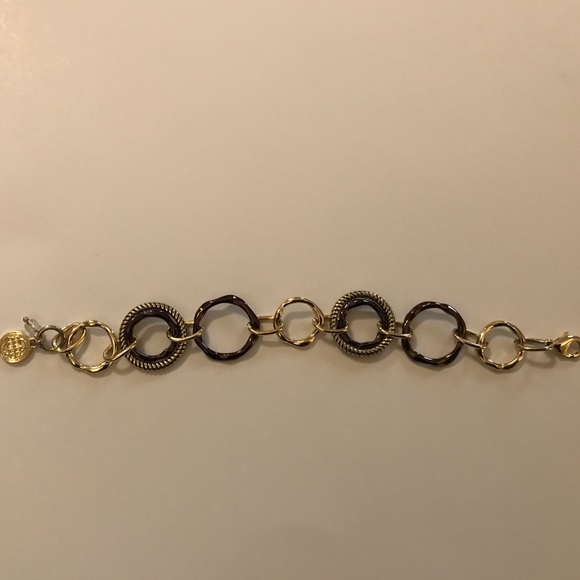 Circle Link Bracelet - Picture 2 of 5
